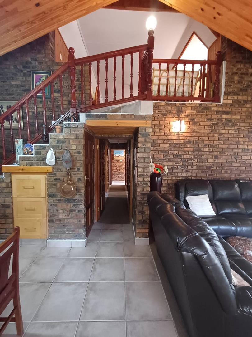 9 Bedroom Property for Sale in Willow Grange Free State